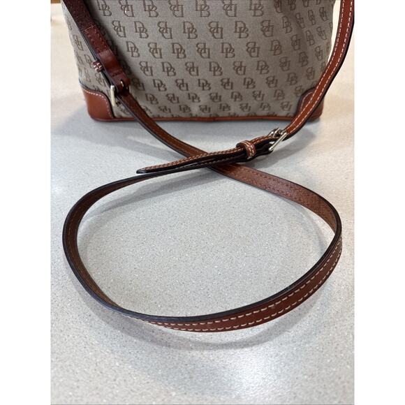 Dooney & Bourke 10x10 Canvas Crossbody Bag Signature Madison - Picture 3 of 7